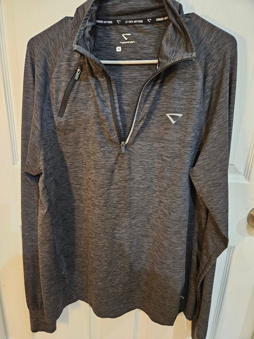 Cheetah Sports Tech Long Sleeve Shirt Size Medium